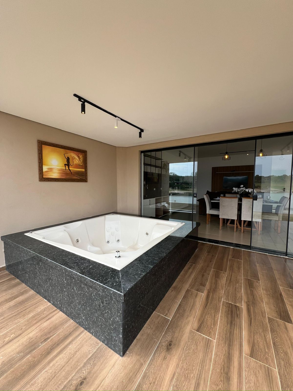 Apartamento com vista piscina e represa